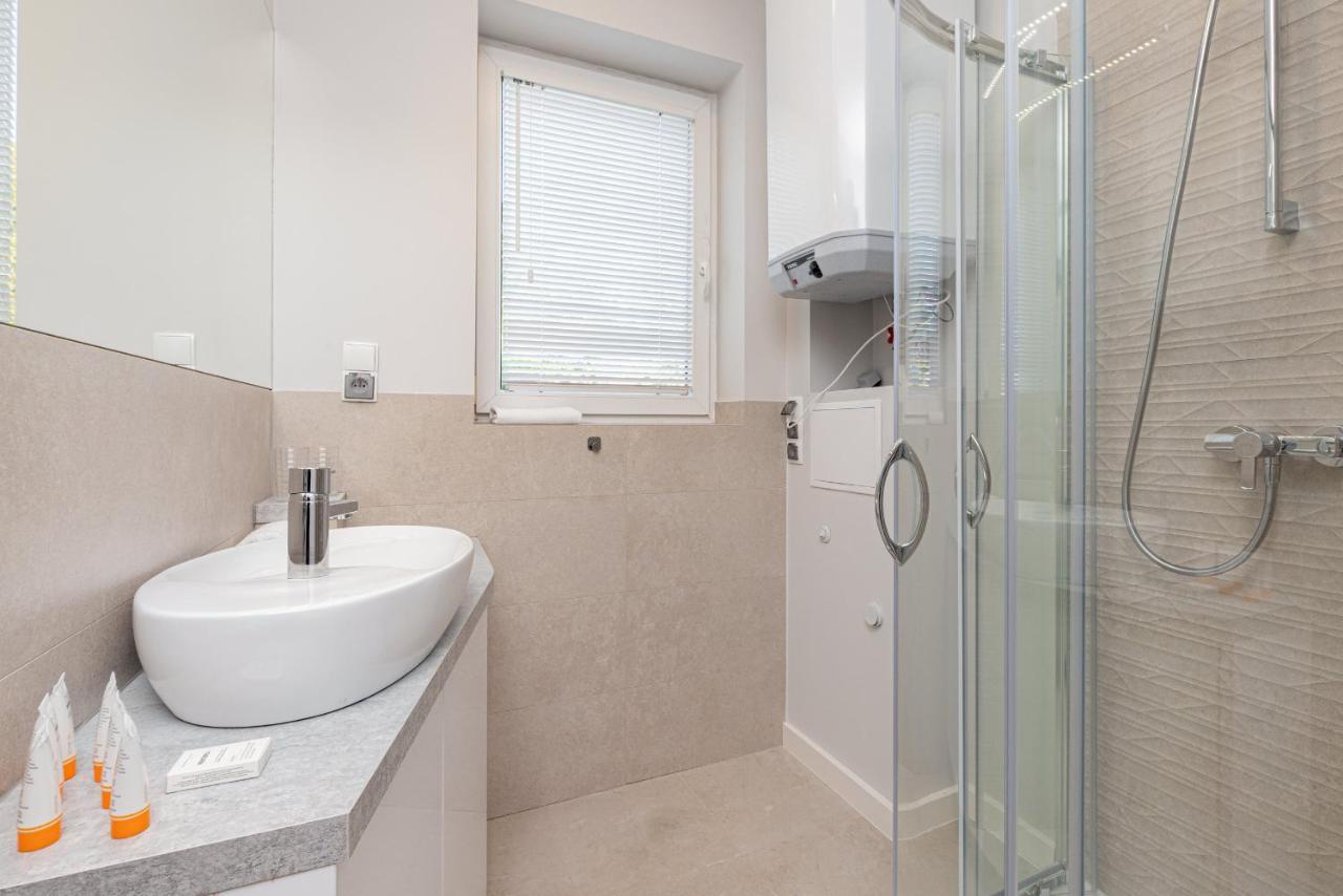 Gdanska Two-Bedroom Apartment Brzezno Beach By Noclegi Renters Kültér fotó